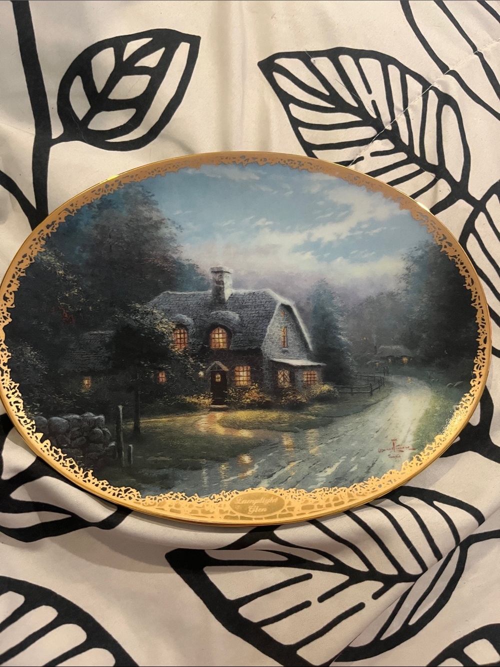 Thomas Kinkade Decorative Plate - “Lamplight Glen”